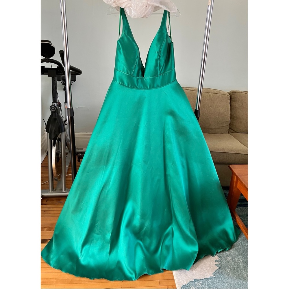 NWT Ieena for Mac Duggal Emerald Evening Gown 16